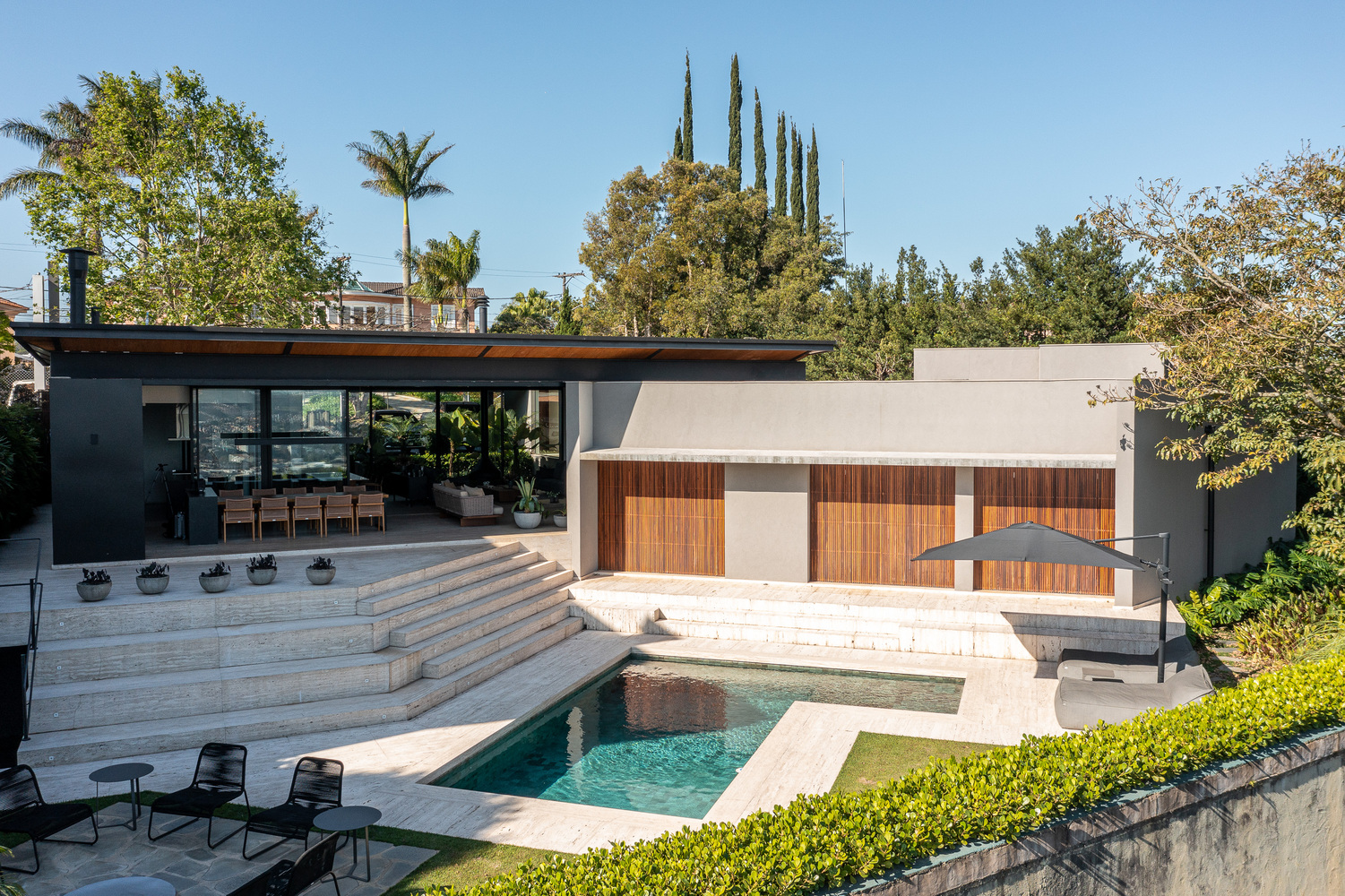 Biz Kimiz Ve Neler Yapıyoruz?